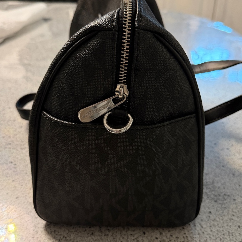 Michael kors satchel - Picture 3 of 6